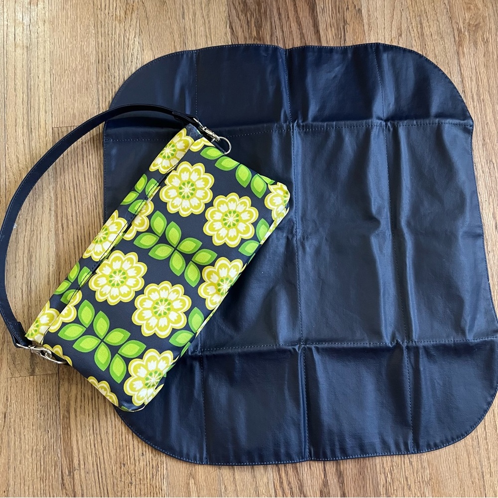 Petunia Pickle Bottom Black and Green‎ Floral Clutch changing pads - Picture 10 of 12